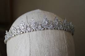 How to Find The Perfect Rhinestone Crowns For Your Wedding?